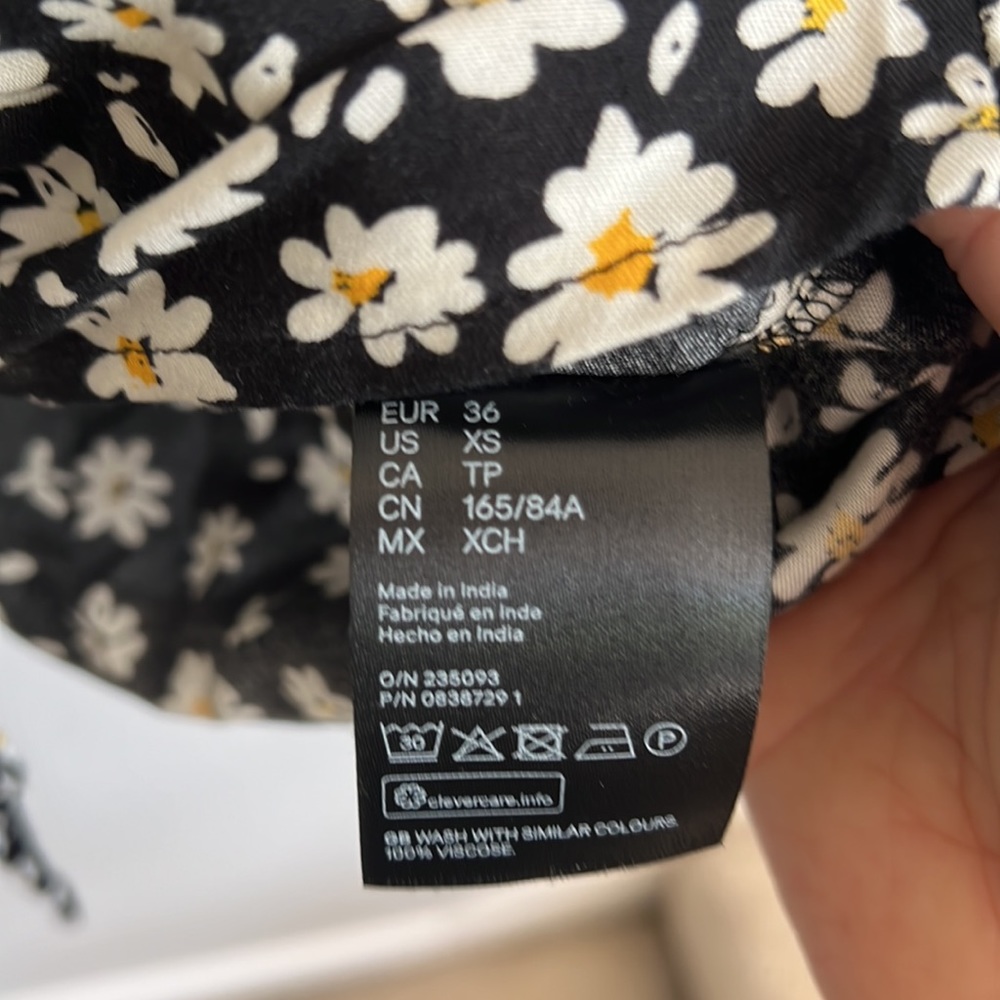 H&M Top - Picture 3 of 4